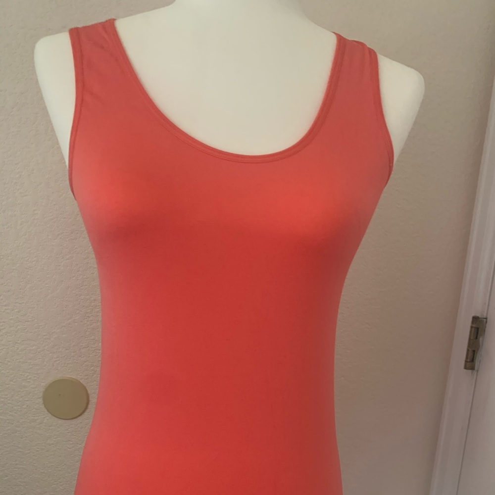 Beautiful coral color tank top s/m